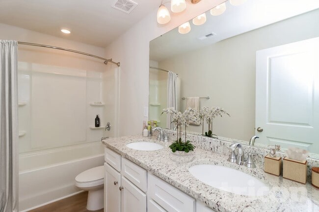 Interior Photo - Tricon Lake Norman