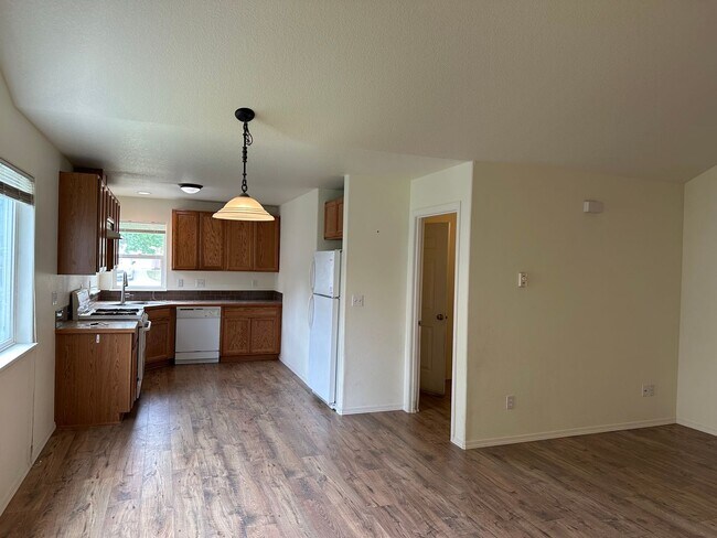 Foto del edificio - 858 NE Hidden Valley Dr