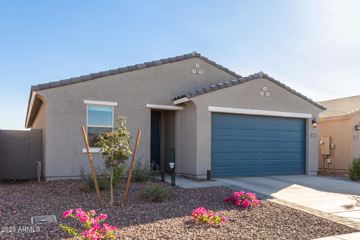 Foto principal - 17359 W Sunnyslope Ln