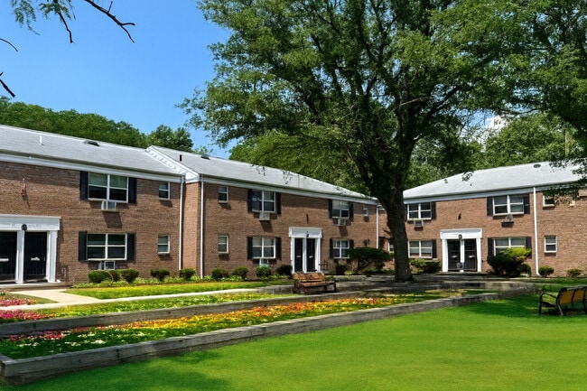 Foto del edificio - Village Green Living