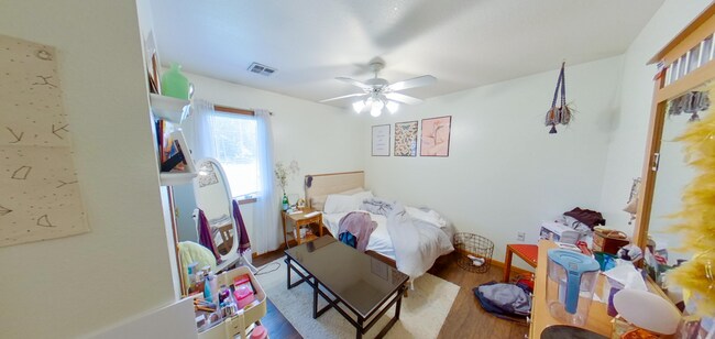 Foto del edificio - 3D Tour Available - Newer Flooring + Washe...