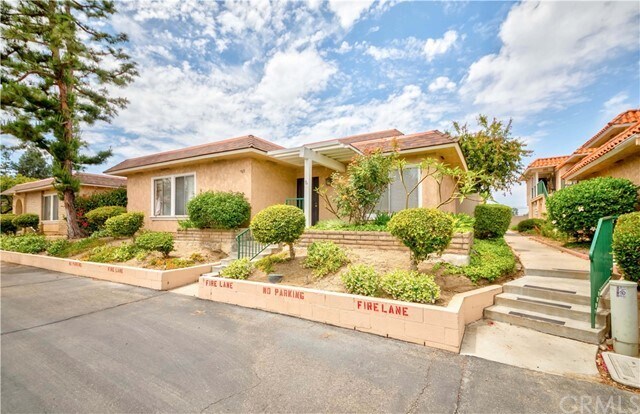 Building Photo - 965 Las Lomas Dr