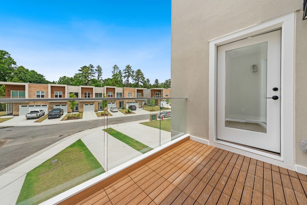Absolutely STUNNING 3 Bed/ 4 Bath Townhous... - Absolutely STUNNING 3 Bed/ 4 Bath Townhous...