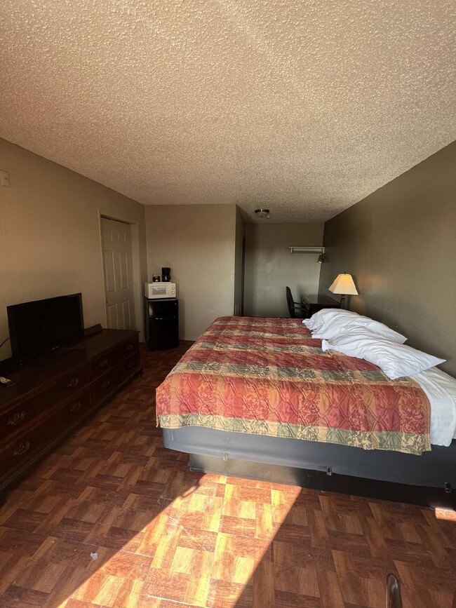 Building Photo - Furnished Stay in Woodward!