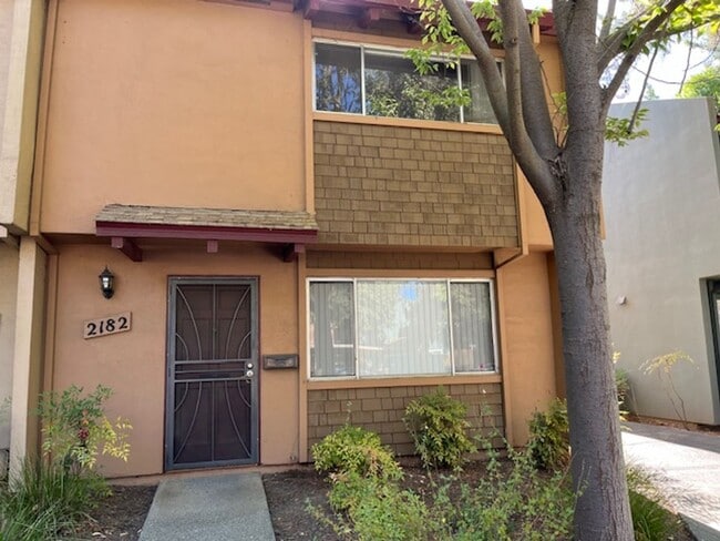 Foto del edificio - 3 bedroom 1.5 bathroom condo in Davis