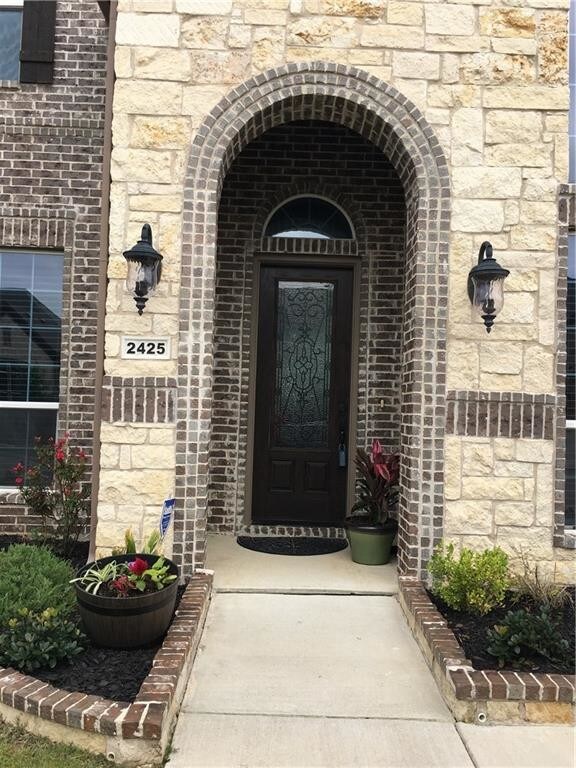 Foto del edificio - 2425 Valley Glen Dr
