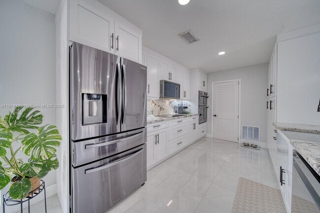 Building Photo - 10520 SW 46th Terrace