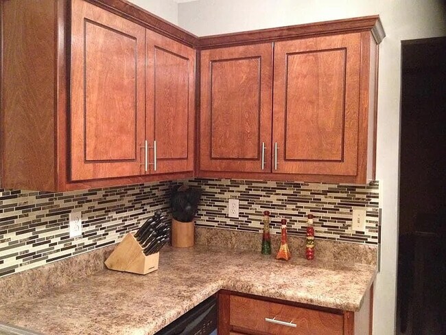 Foto del edificio - Room in House on Beethoven Cir