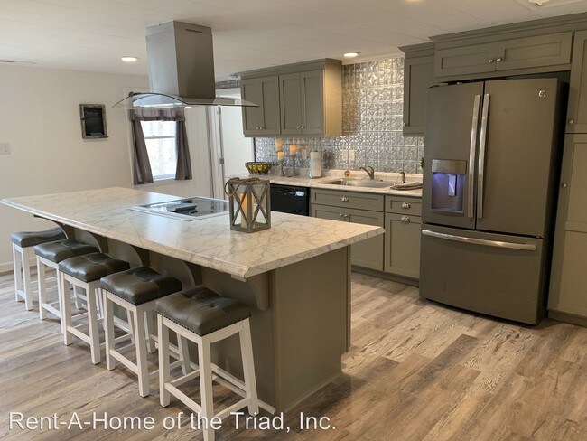 Foto del edificio - 2 br, 2 bath House - 3909 Randleman Road