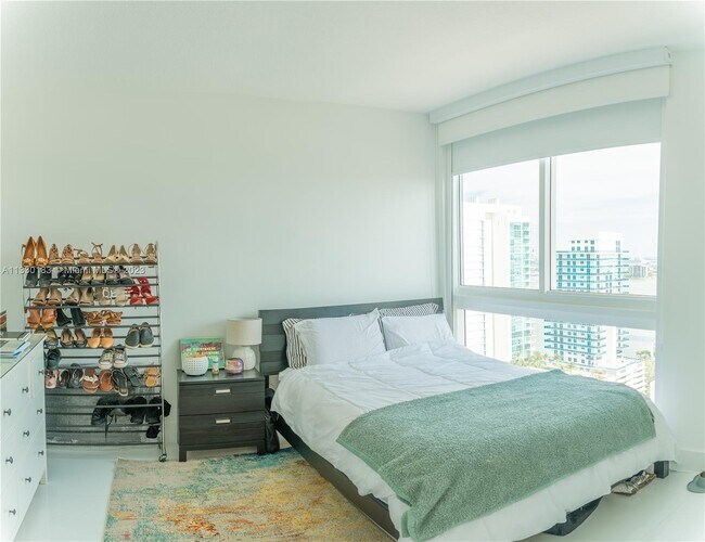 Foto del edificio - 600 NE 27th St
