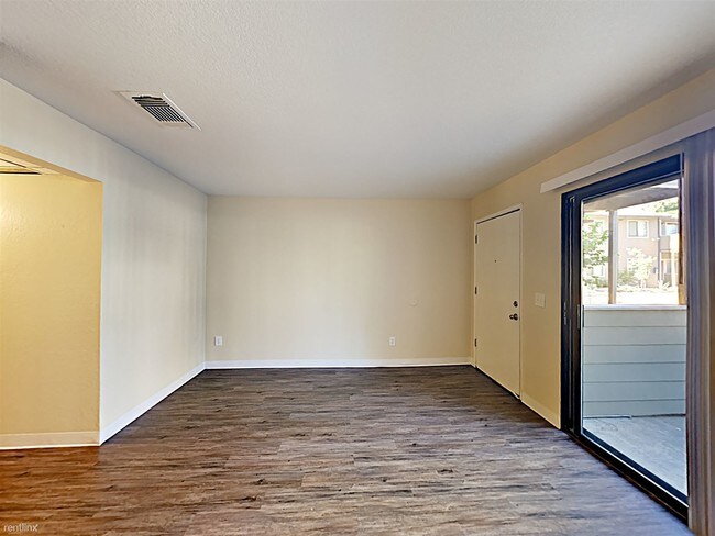Foto del edificio - 7456 Sandalwood Dr