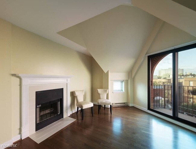 Building Photo - 32 Garrison St