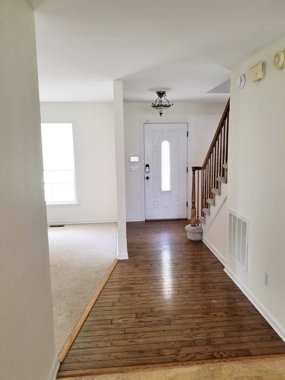 Building Photo - 6300 Dunhaven Ct