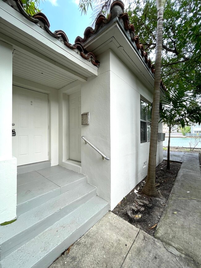 Building Photo - 7905 Crespi Blvd