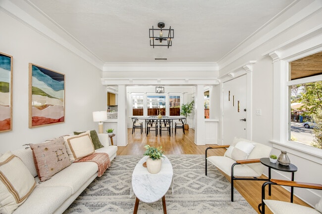 Building Photo - 407 Benton Wy