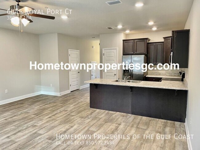 Building Photo - Like new 3 Bed 2 1/2 Bath Townhome!