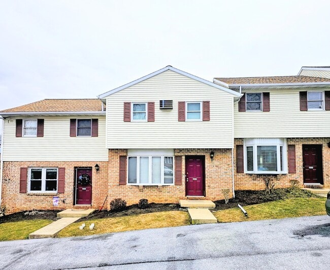 Building Photo - 205 Riverview Dr