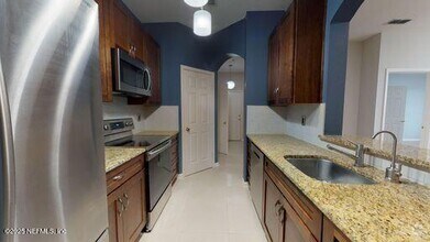 Building Photo - 7990 Baymeadows Cir E