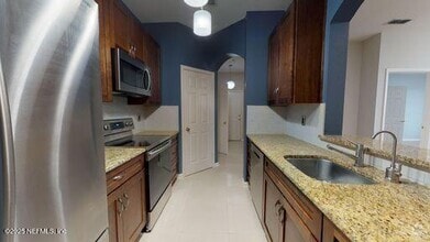 Building Photo - 7990 Baymeadows Cir E