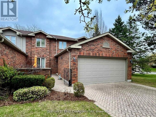Building Photo - 70-70 Sunnyside Dr