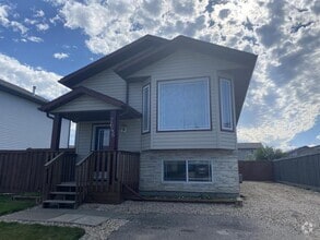 Building Photo - 7646 Westpointe Dr