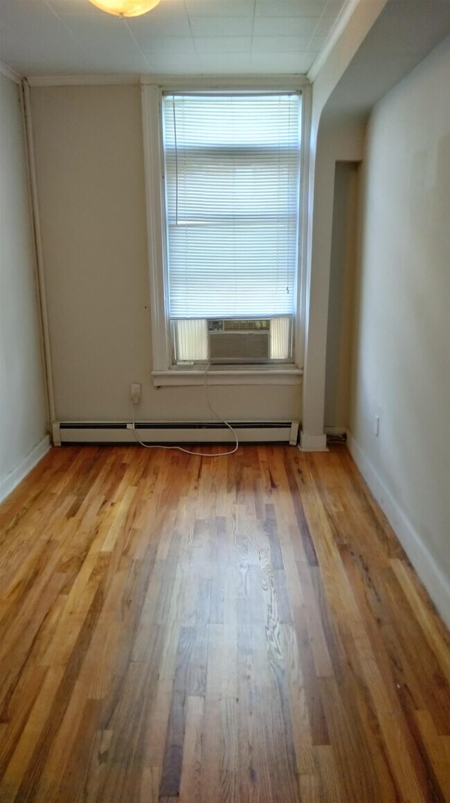 Building Photo - 602 Grove St