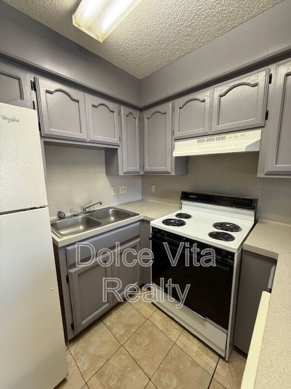 Building Photo - 4105 N 24th Ln