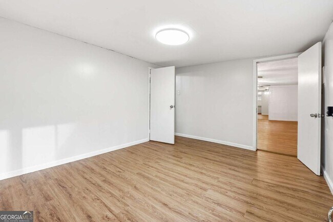 Building Photo - 3831 King Dr