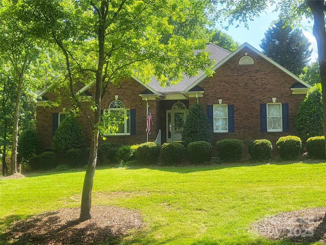 Foto principal - 2113 Fox Hunt Dr