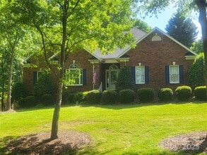 Building Photo - 2113 Fox Hunt Dr