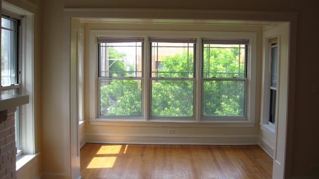 Photo - 1419 W Leland Ave Apartment