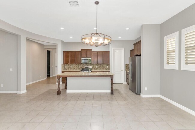 Building Photo - 3276 E Louise Dr