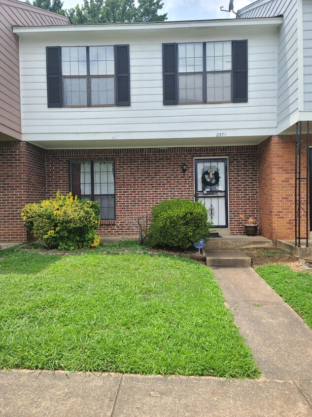 Primary Photo - 2371 N Orchid Dr