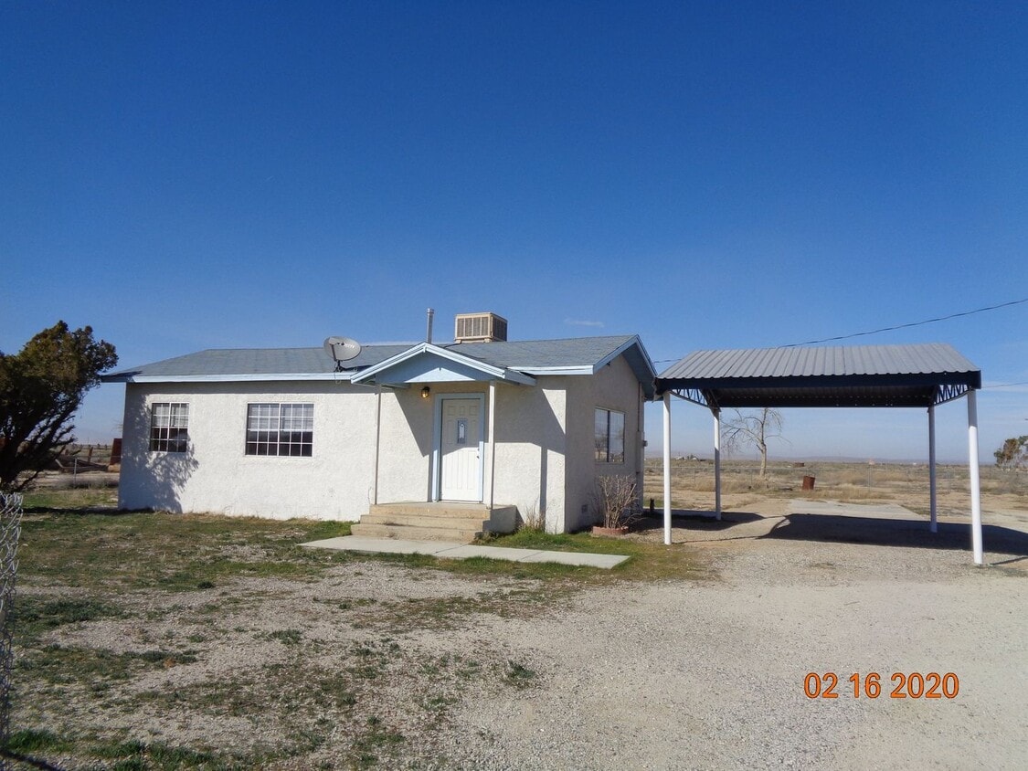 Primary Photo - Cozy Ranch House on 2.5 Acres