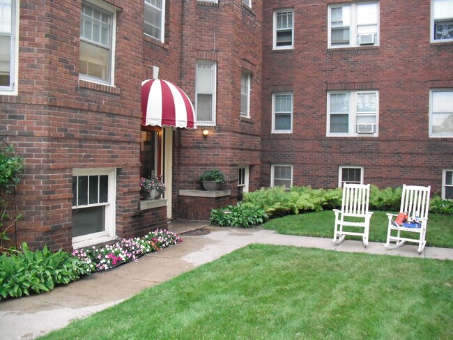 Foto del edificio - 894 St Clair Ave