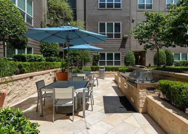 Building Photo - Elegant 1-Bedroom Bliss: Your Stylish Urba...