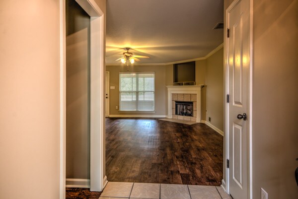 Building Photo - 9885 Greenalder Cove S