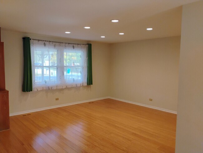 Building Photo - 950 Dunham Ln