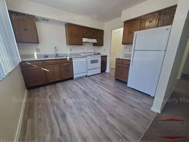 Foto del edificio - 250 S Water Ave