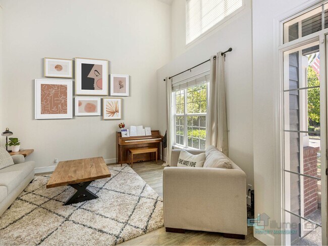 Building Photo - Beautiful Updated  Home in coveted Woodhav...