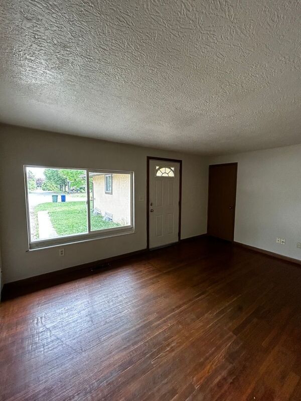 Building Photo - 6189 Ambleside Dr
