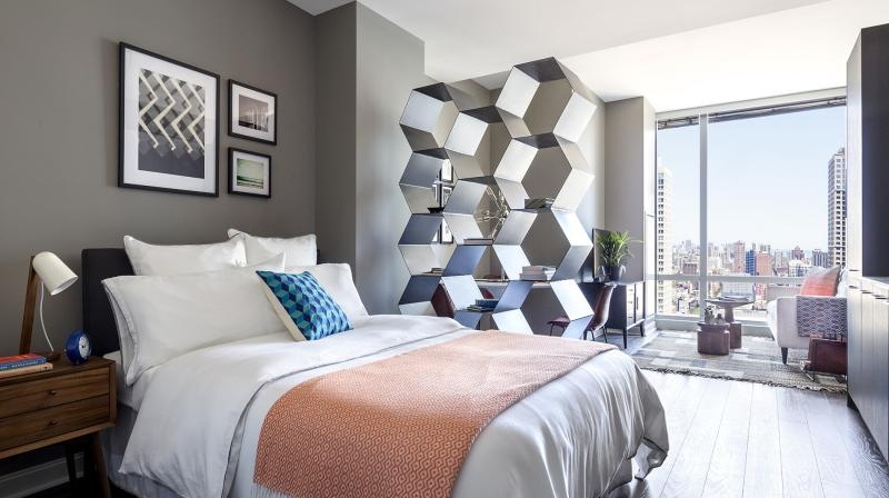 Photo - 224 N Clark St (Chicago, IL)