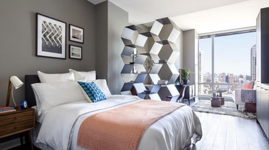 Building Photo - 224 N Clark St