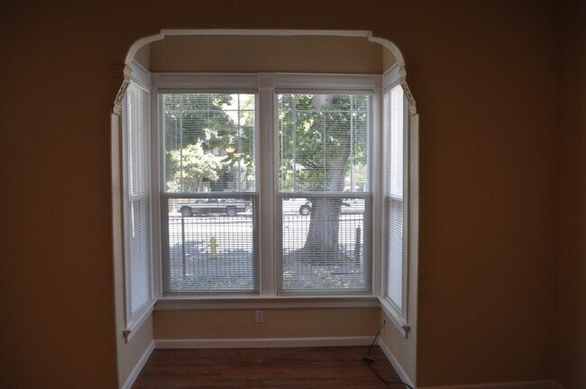Baywindow - 145 N 5th Street