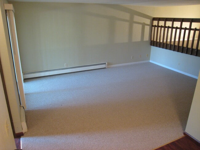 Building Photo - 209 Royal Ct