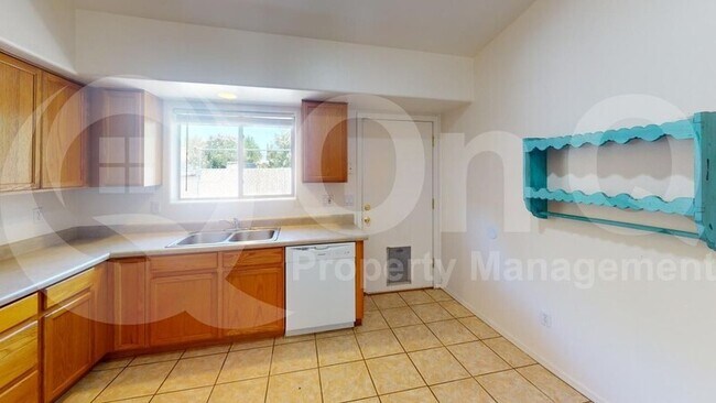 Foto del edificio - 8981 E Golf Links Rd