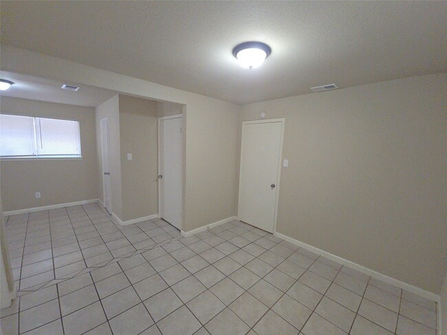 Building Photo - 919 Progreso Dr