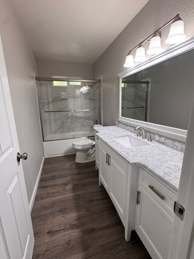 Foto del edificio - 11318 Torrey Pines Dr