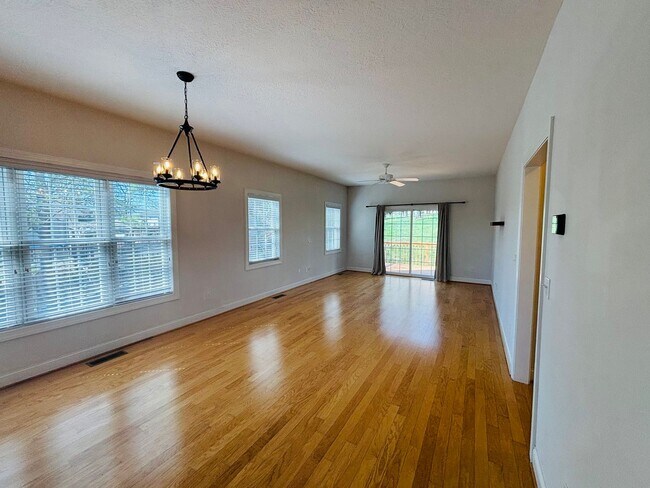 Foto del edificio - 200 Meadow Dr NW