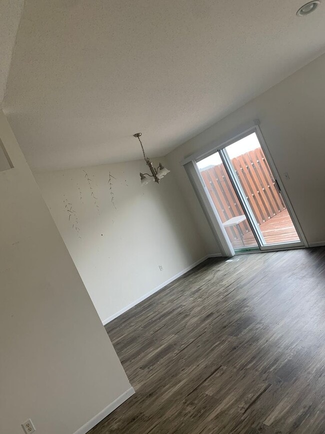 Building Photo - 3 BEDROOM OSGOOD TWIN HOME  -  PETS WELCOME